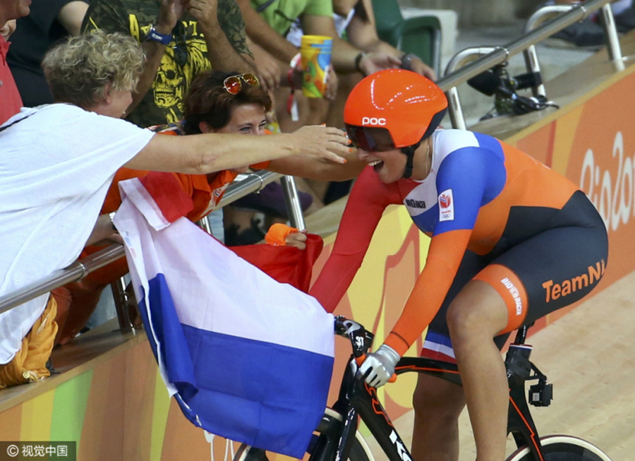开云体育中国-荷兰自行车选手奋勇争先，夺得冠军